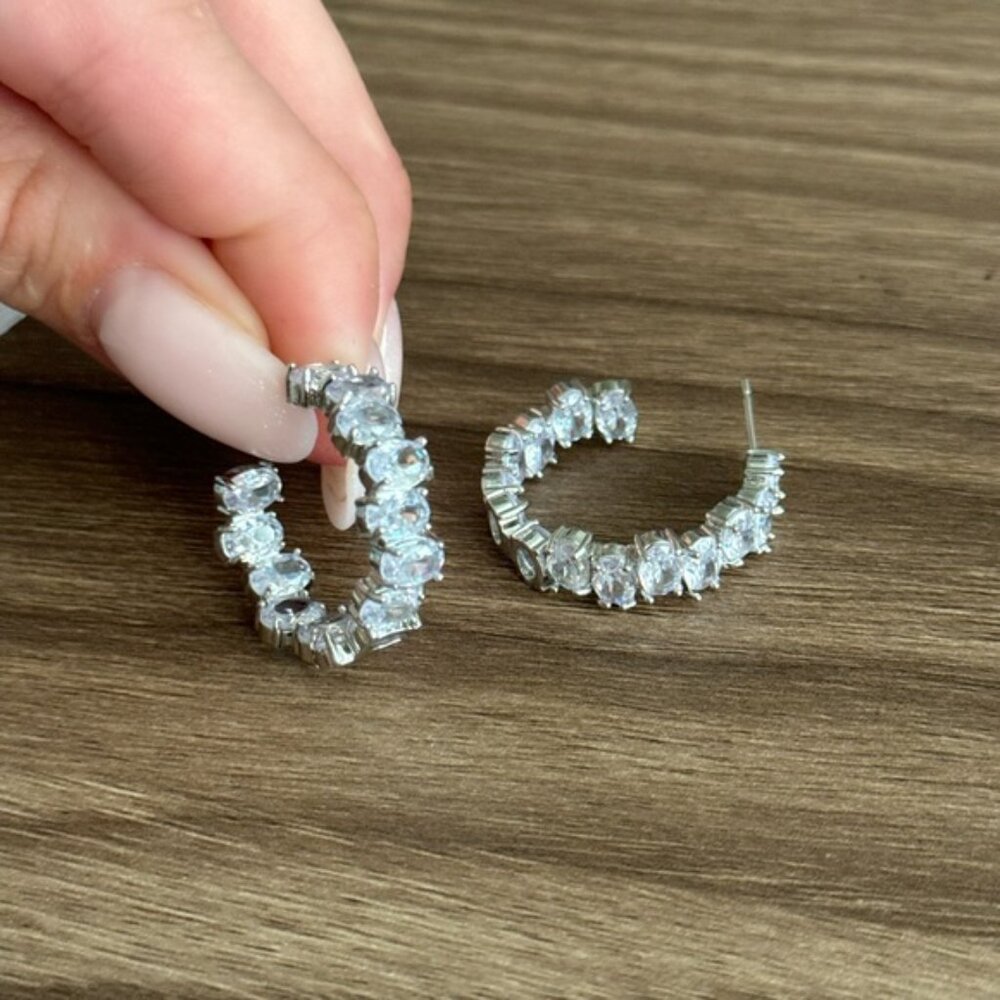 Silver Hoop Earrings Q549 - Picture 6 of 9